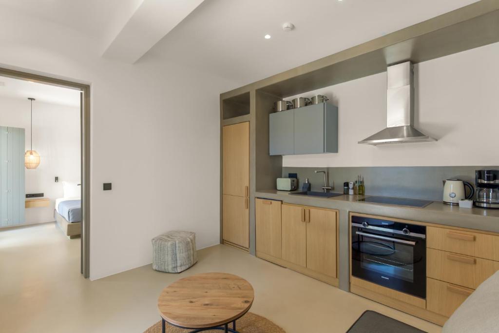 Clementina Paros - 16