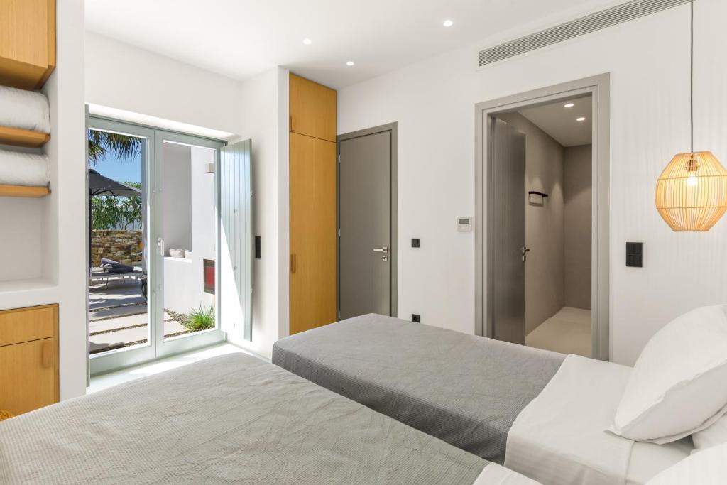 Clementina Paros - 19