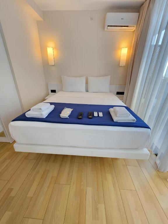 Postel nebo postele na pokoji v ubytování New Orbi City Suite
