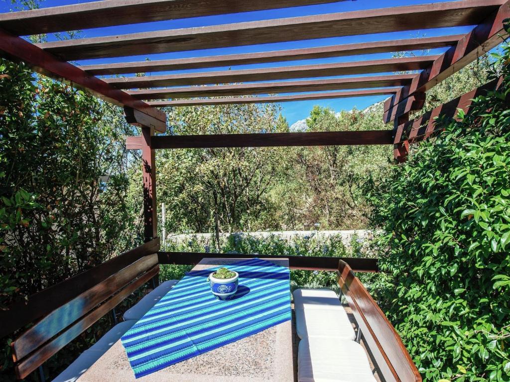 Modern Apartment in Starigrad Paklenica with Barbecue