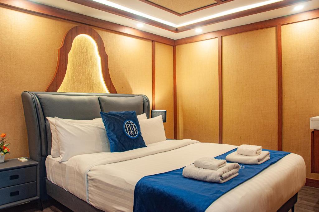 HT9 Hotel - Two-Bedroom Chalet