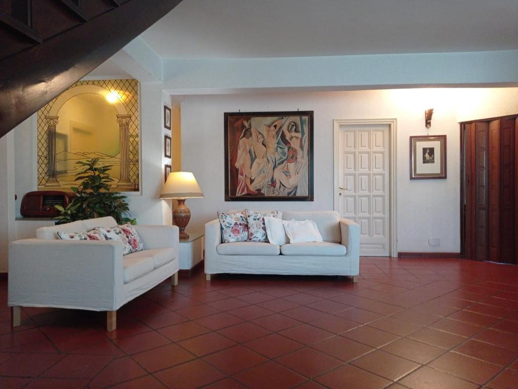 Khu vực ghế ngồi tại Villa Civetta tra Roma e i Castelli Romani