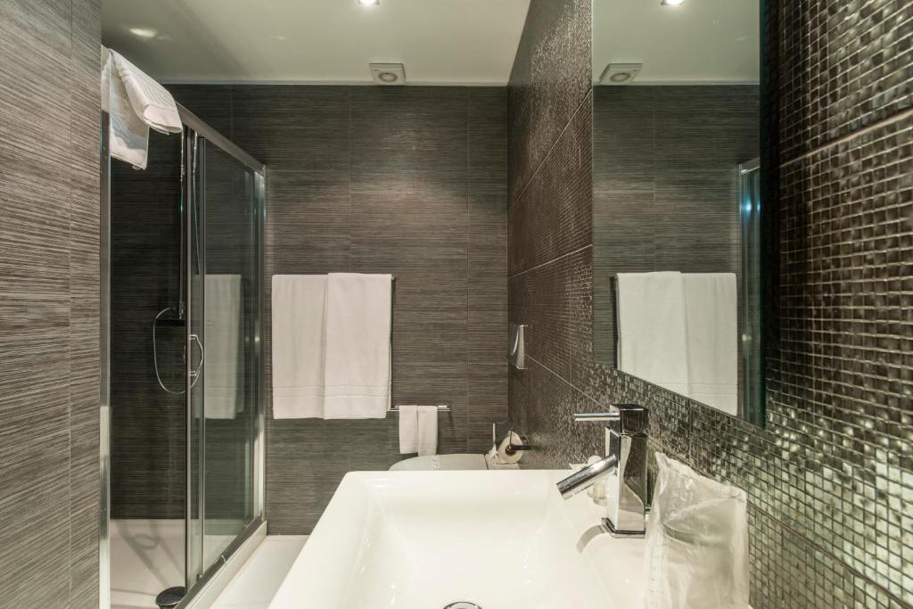 Koupelna v ubytování RK Suite Hotel