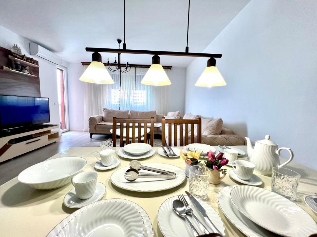 TV a/nebo společenská místnost v ubytování City Apartments 3bedroom