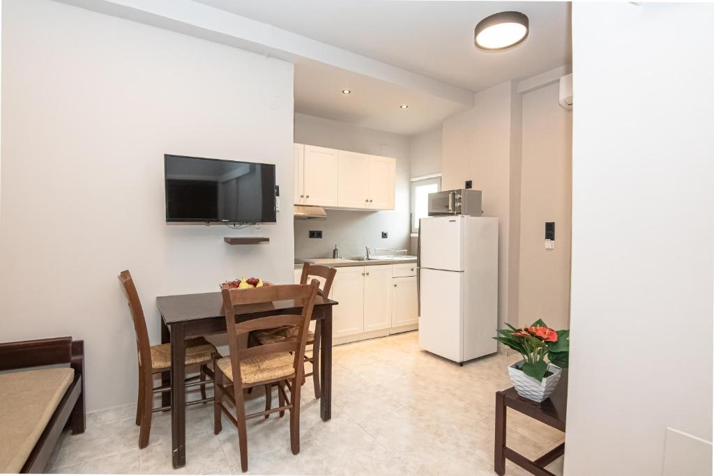 Talos Hotel Apartments - 17