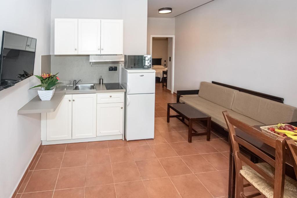 Talos Hotel Apartments - 16