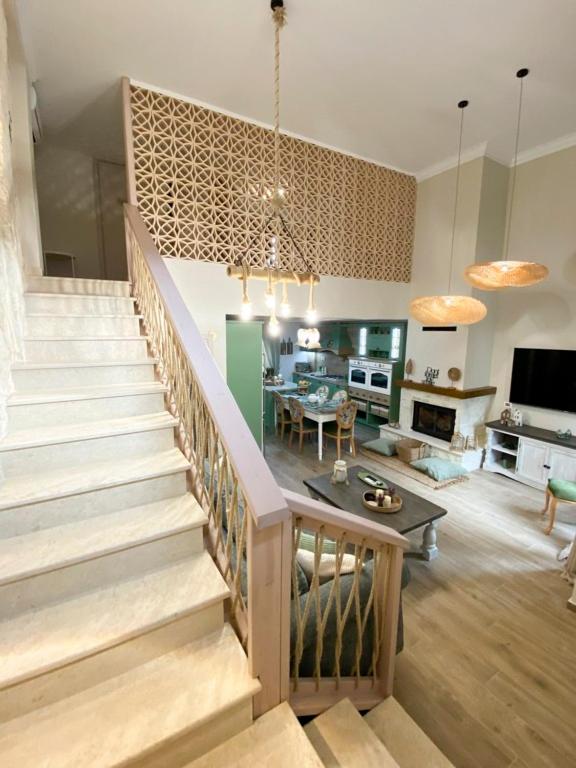 Telewizja i/lub zestaw kina domowego w obiekcie panos luxury apartment