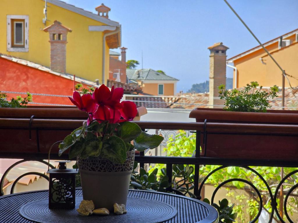Ban công/sân hiên tại Apartments & Rooms Chiara