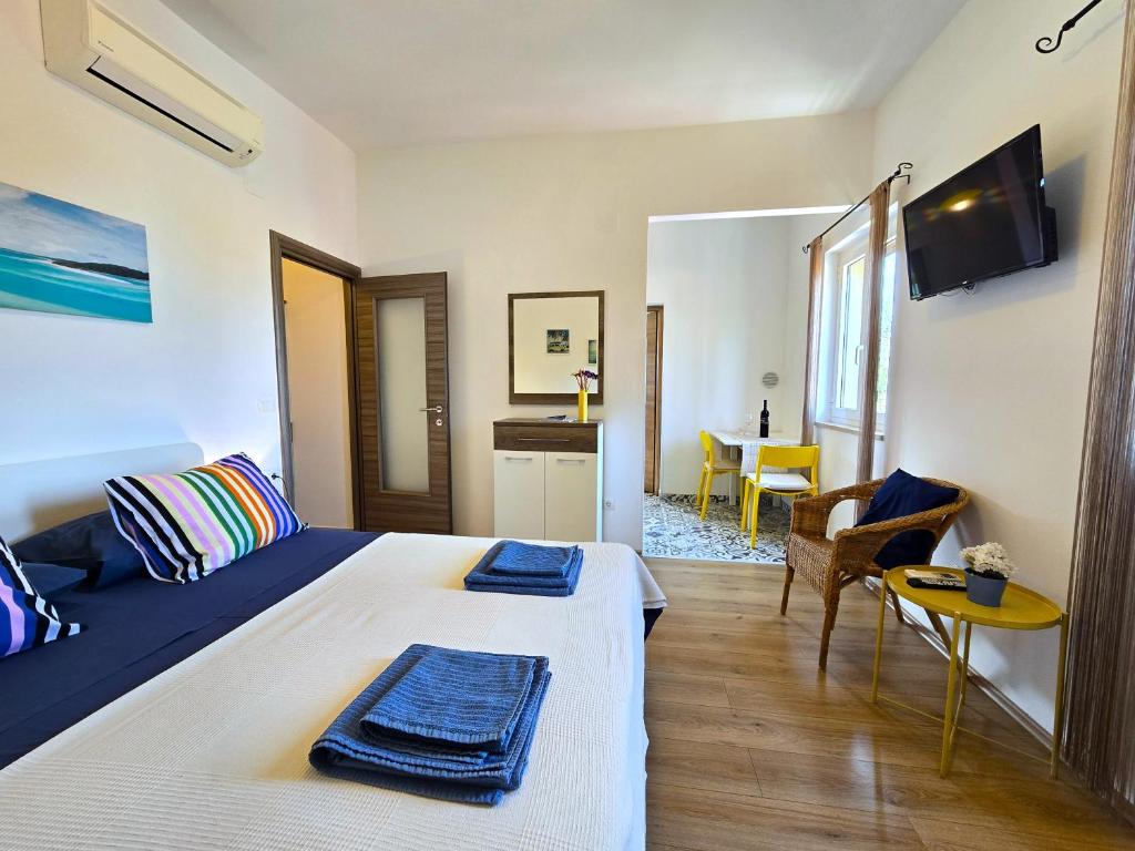 Apartments & Rooms Chiara