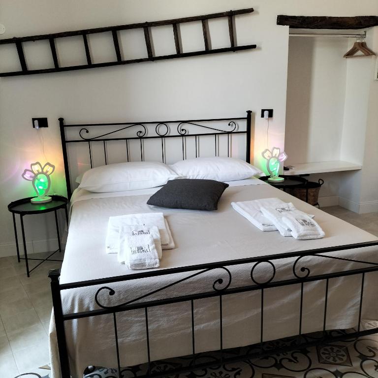 Postel nebo postele na pokoji v ubytování Le Scale di Pietra