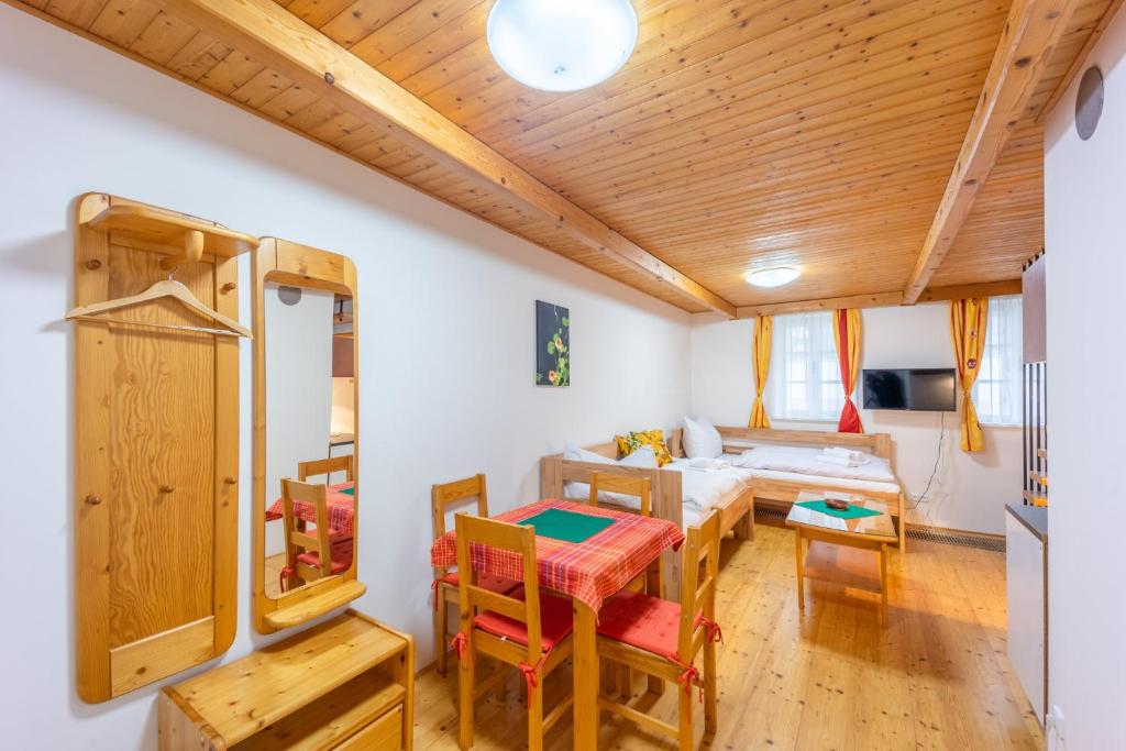 TV a/nebo společenská místnost v ubytování Exklusives Landhaus