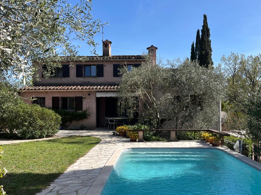 Πισίνα στο ή κοντά στο Villa Cazat Rozat