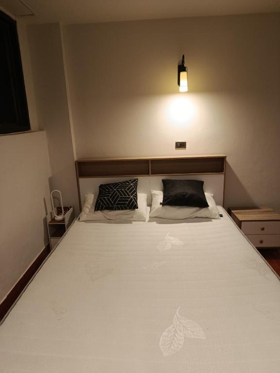 Postel nebo postele na pokoji v ubytování Hop new guest House