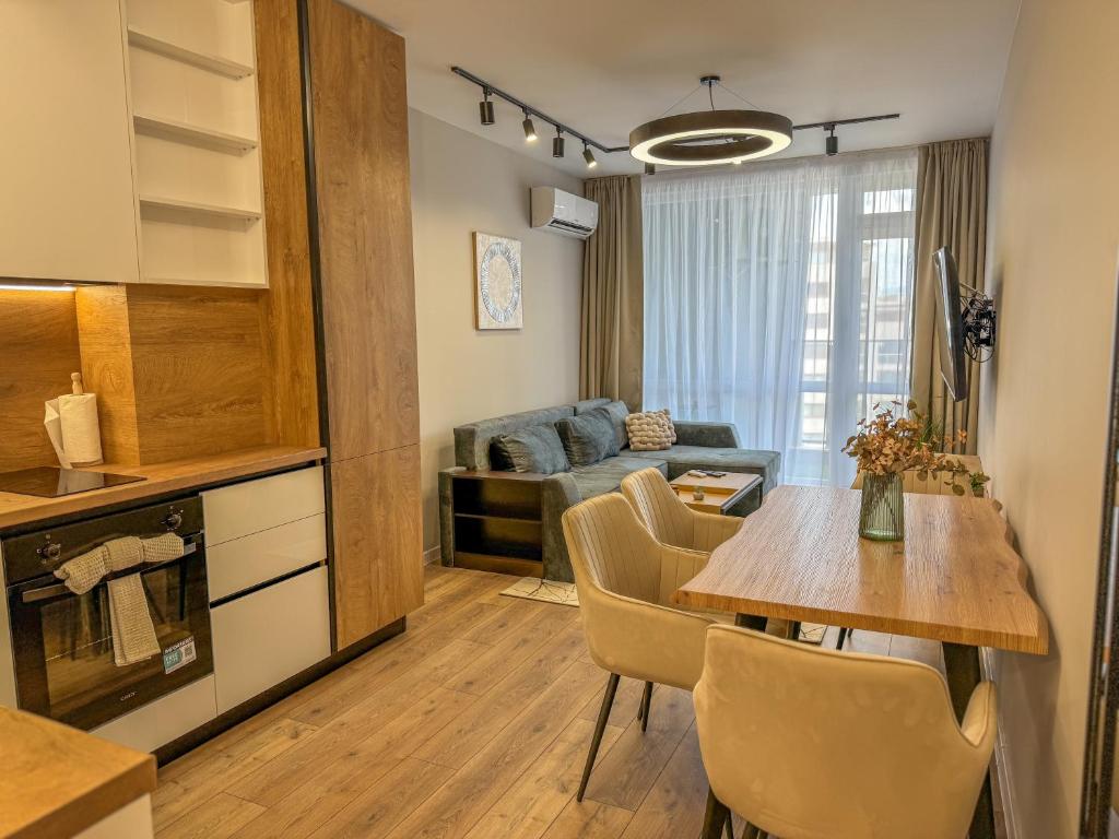 Η κουζίνα ή μικρή κουζίνα στο 1BR Apartment with a Free Designated Parking Space