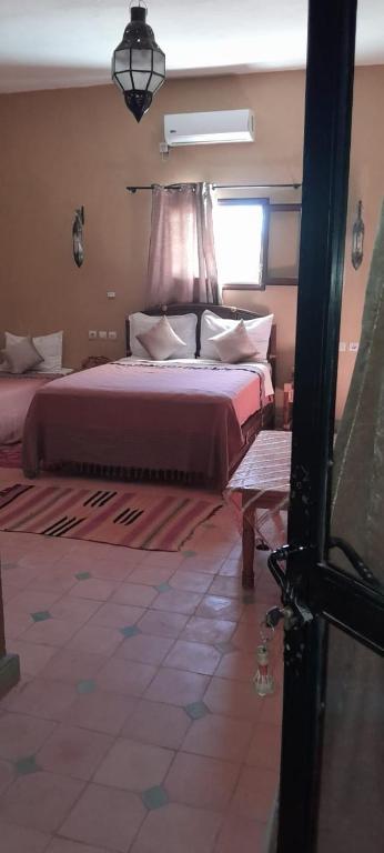Postel nebo postele na pokoji v ubytování LESCALE DE OUARZAZATE