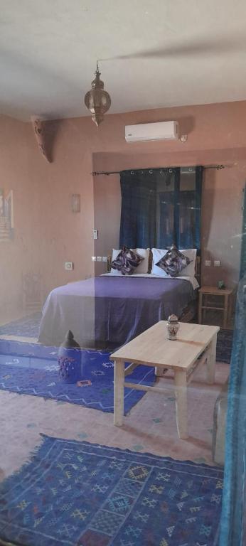 Postel nebo postele na pokoji v ubytování LESCALE DE OUARZAZATE