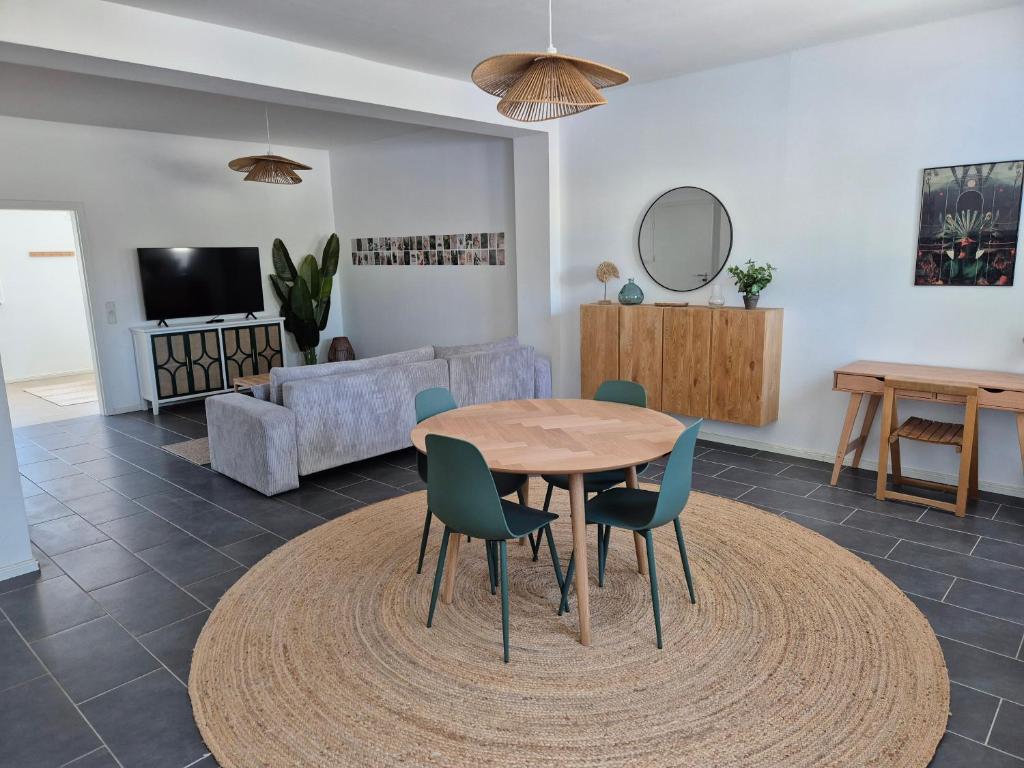 Μια τηλεόραση ή/και κέντρο ψυχαγωγίας στο Suite 1 - Apartments am Schloss