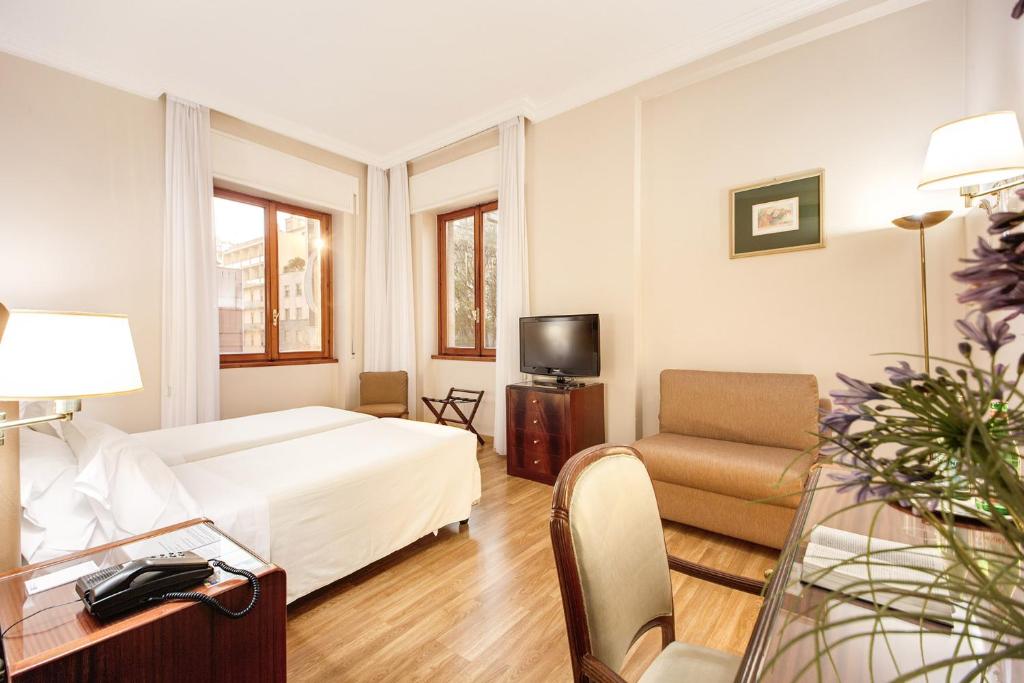 Postel nebo postele na pokoji v ubytování Hotel Bristol
