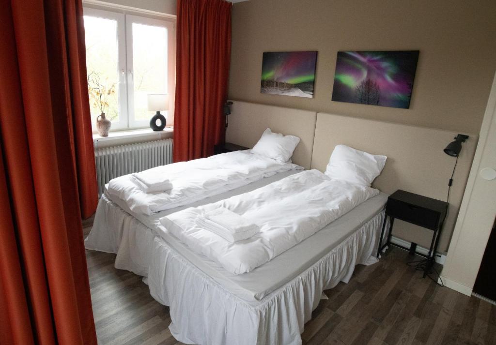 Postel nebo postele na pokoji v ubytování Lycksele Inn