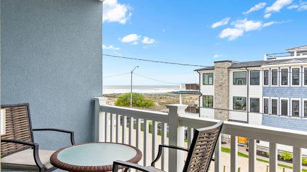 Μπαλκόνι ή βεράντα στο Cozy 1BR w Ocean Views & Parking - OCNJ