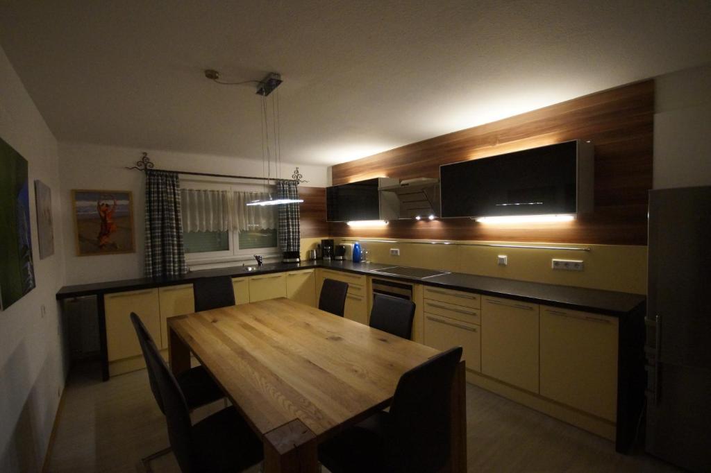 A kitchen or kitchenette at Hotel Bischofsmütze