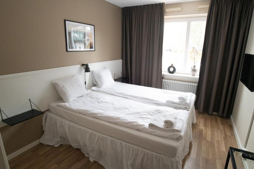 Postel nebo postele na pokoji v ubytování Lycksele Inn