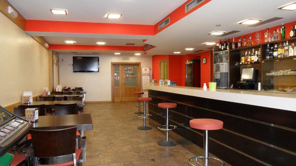 Lounge nebo bar v ubytování Hotel GBC Avenida Pontevedra