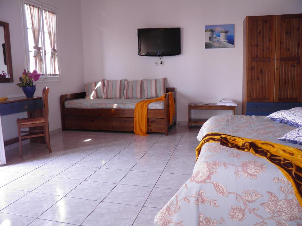 A bed or beds in a room at Pelagos Studios