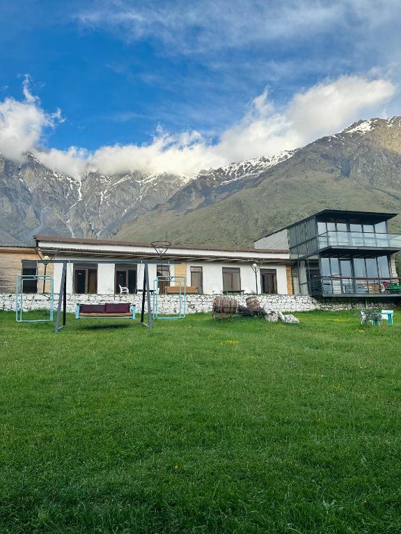Nespecifikovaný výhled na hory nebo výhled na hory při pohledu z hotelu