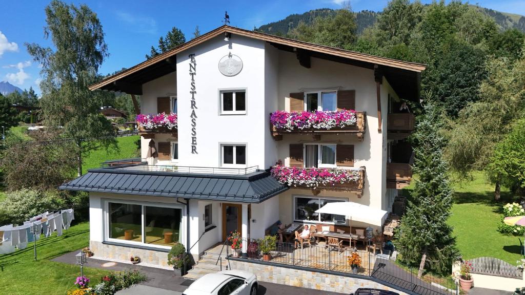 Vonkajšia záhrada v ubytovaní Hotel Garni Entstrasser