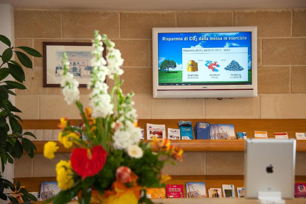 TV a/nebo společenská místnost v ubytování Joli Park Hotel - Caroli Hotels