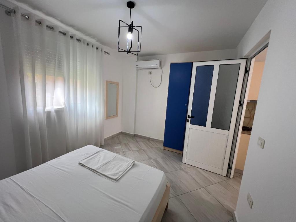 Postel nebo postele na pokoji v ubytování Guest House Vlore
