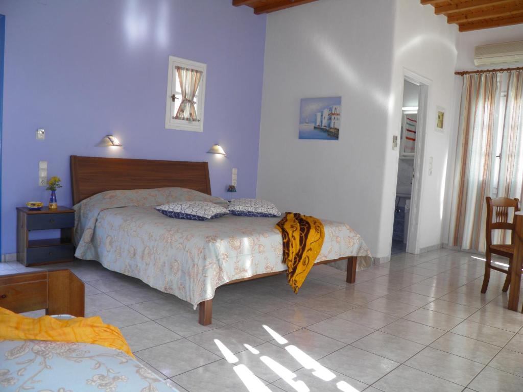 A bed or beds in a room at Pelagos Studios