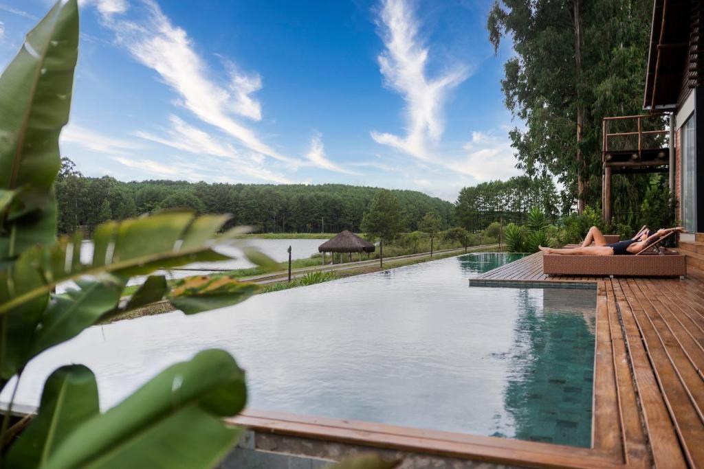 Bazén v ubytování Virá Charme Resort nebo v jeho okolí