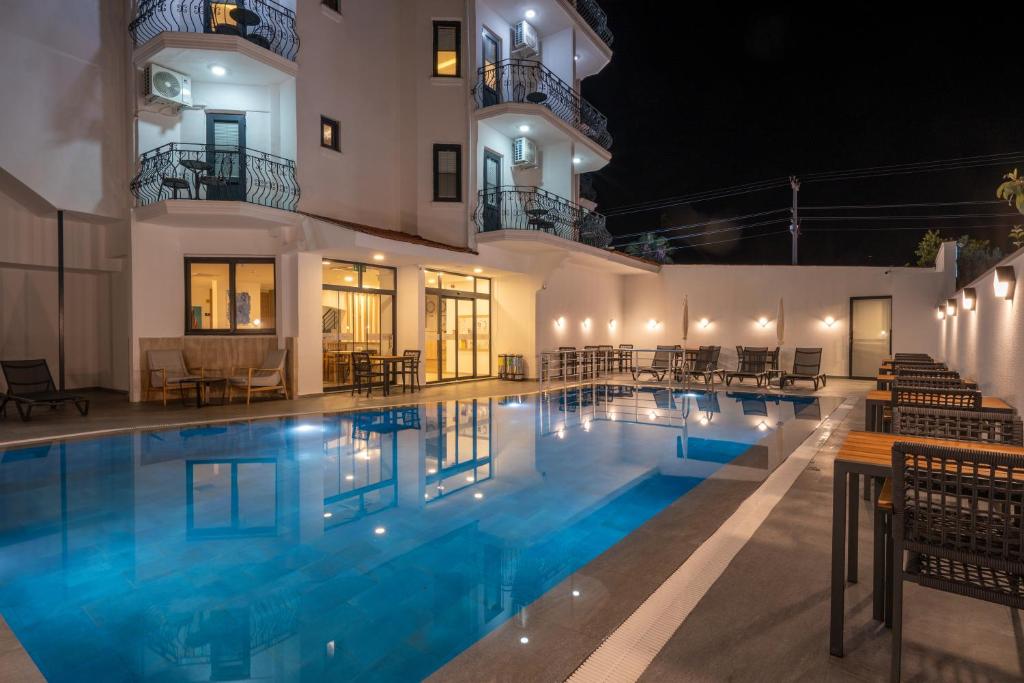 Bazén v ubytování Skykhan Otel nebo v jeho okolí