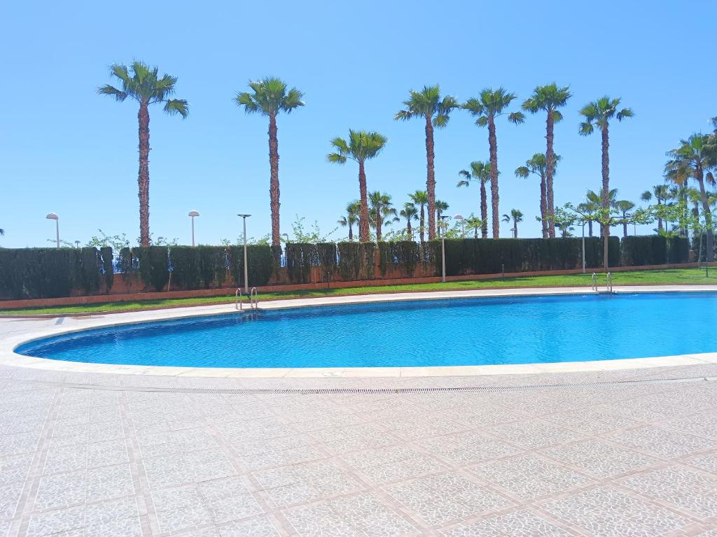Bazén v ubytovaní Ayf 3 habitaciones en 1ª linea de playa alebo v jeho blízkosti