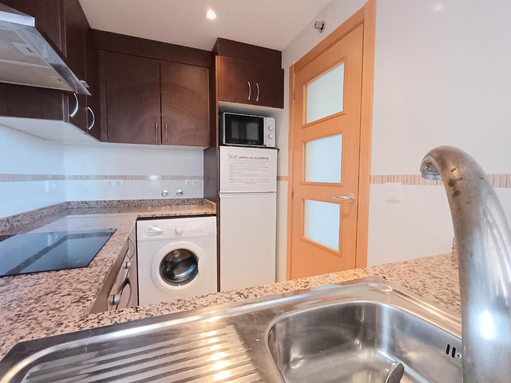 Kuchyňa alebo kuchynka v ubytovaní Ayf 3 habitaciones en 1ª linea de playa