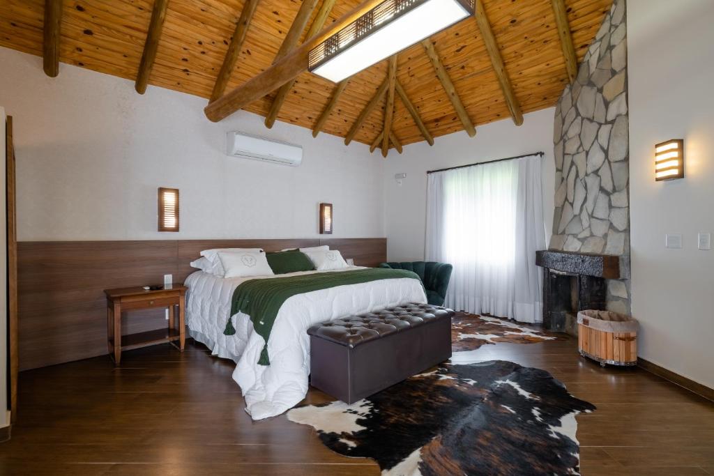 Postel nebo postele na pokoji v ubytování Virá Charme Resort