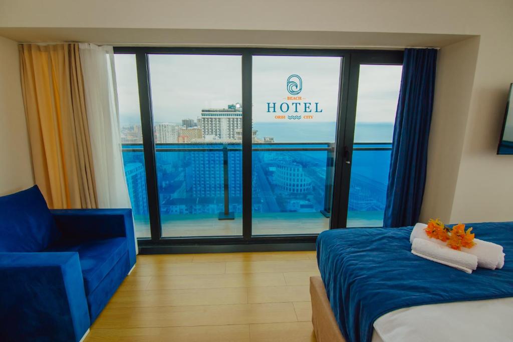 Postel nebo postele na pokoji v ubytování Beach Hotel Orbi City