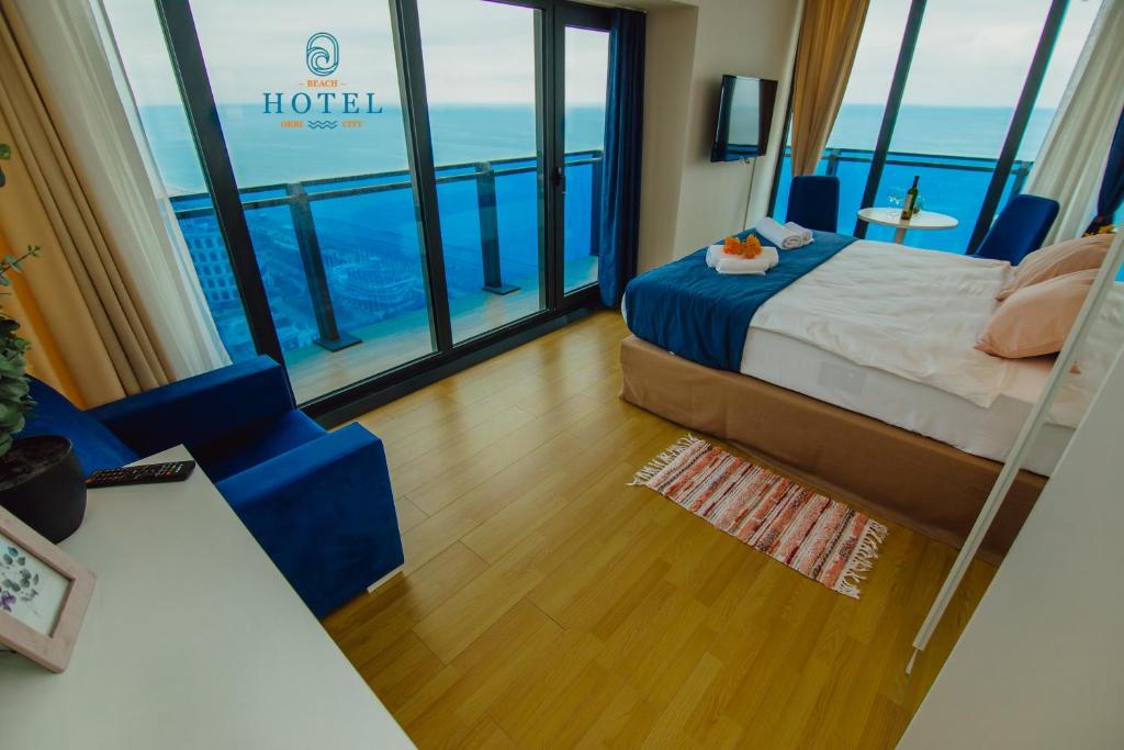 Postel nebo postele na pokoji v ubytování Beach Hotel Orbi City