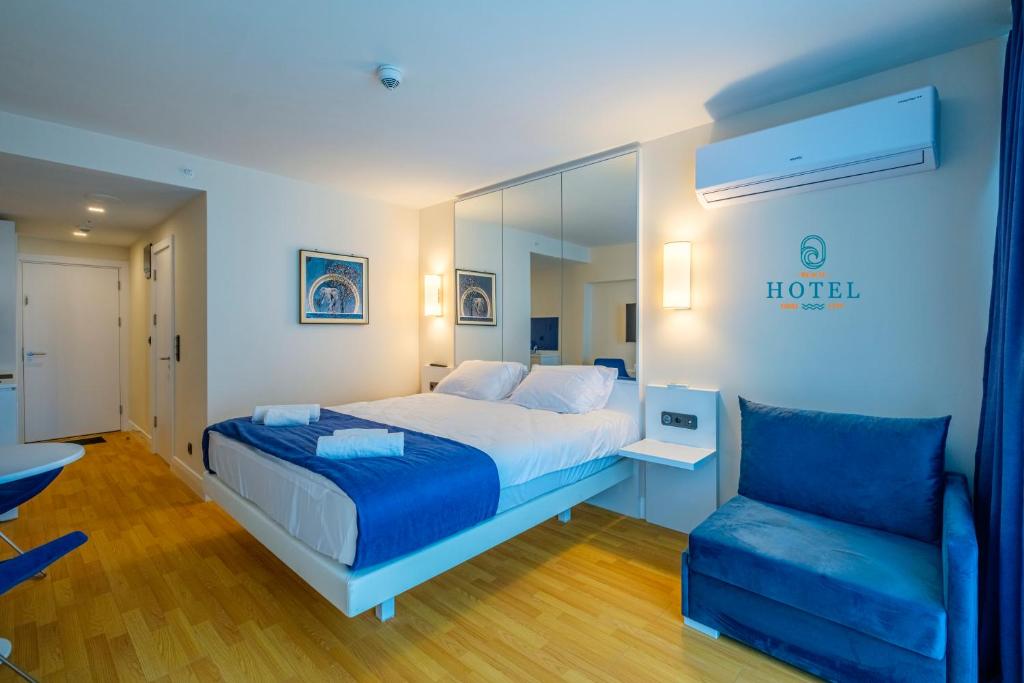 Postel nebo postele na pokoji v ubytování Beach Hotel Orbi City