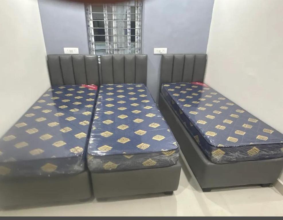 Un pat sau paturi într-o cameră la Guru Nest Coliving Spaces