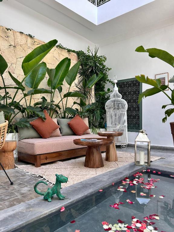 Bazén v ubytování Riad Villa Wengé & Spa nebo v jeho okolí
