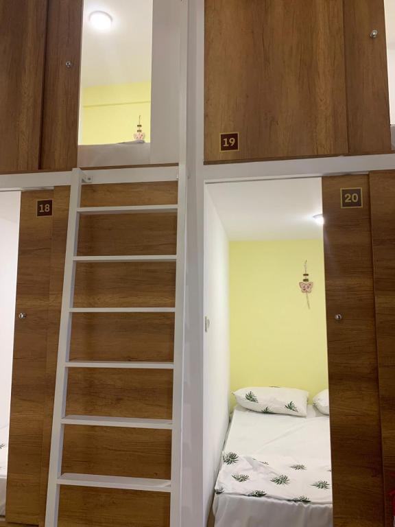Postel nebo postele na pokoji v ubytování Hotel Kapsul Vlore