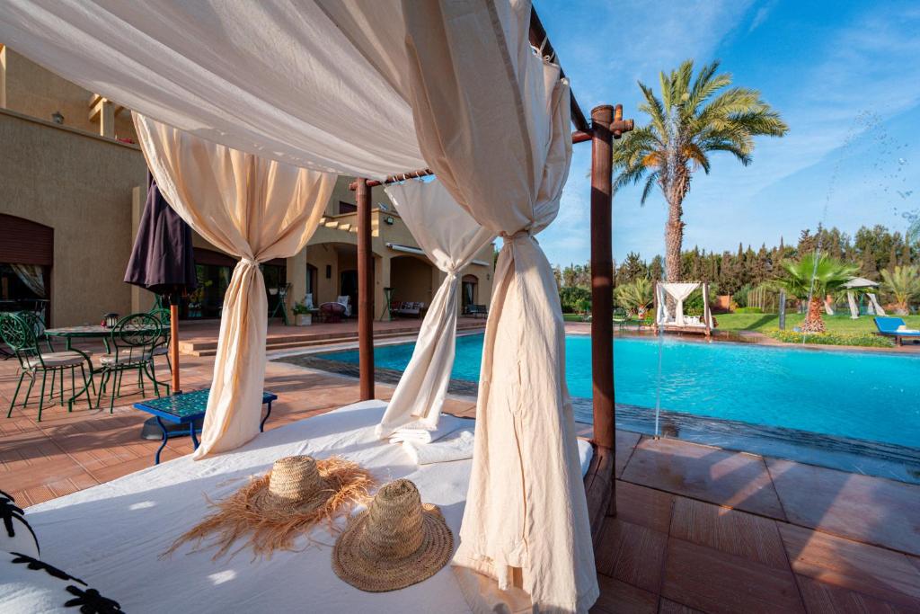 Bazén v ubytování Palais les sources de l'atlas & spa nebo v jeho okolí