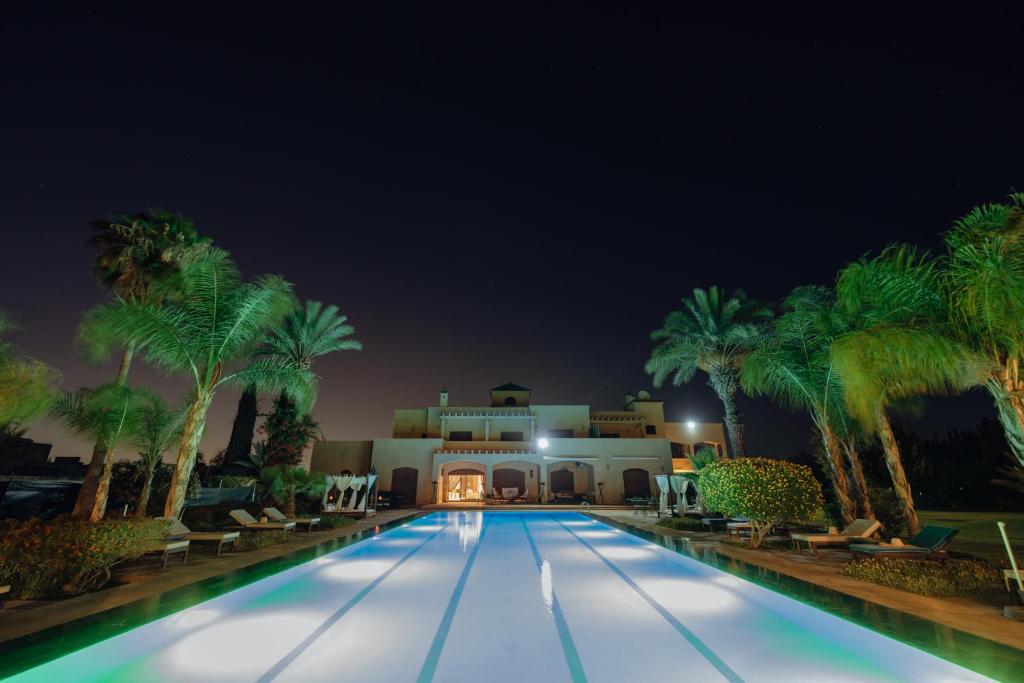 Bazén v ubytování Palais les sources de l'atlas & spa nebo v jeho okolí