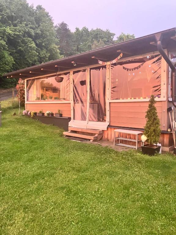 Zahrada ubytování Glamping Karavan u Konopiště