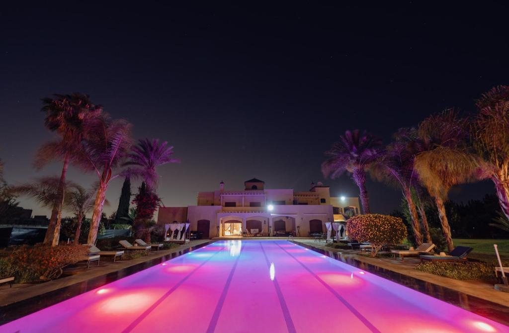 Bazén v ubytování Palais les sources de l'atlas & spa nebo v jeho okolí