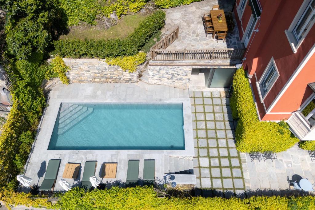 Bazén v ubytování Ruby Como Villa with Lake View By Petra Luxury nebo v jeho okolí
