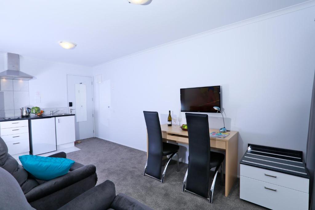 Kuchyň nebo kuchyňský kout v ubytování BKs Premier Motel Hamilton